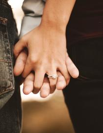 We love taking photos of couples in love. Engagement photos are always filled with so much romance. 